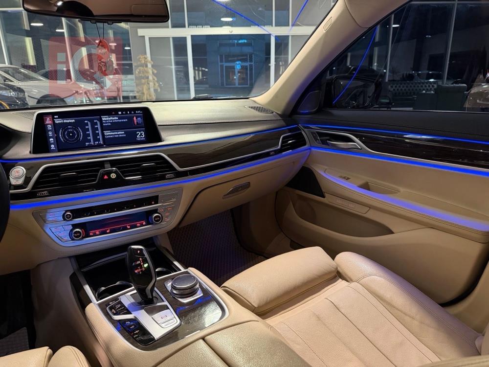 بي ام دبليو الفئة 7